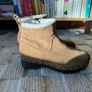 Madewell Marceline Tan Suede Clog Boots with White Shearling